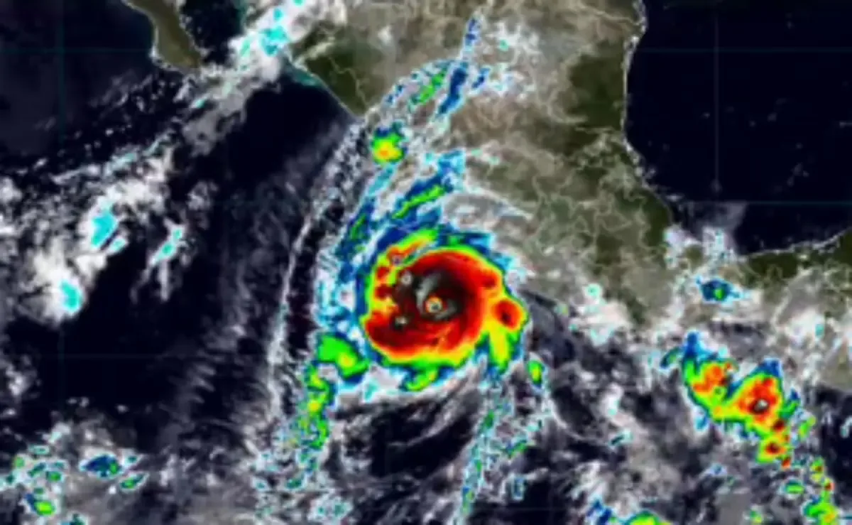Las autoridades advierten sobre los efectos del huracán, que traerá lluvias y oleaje elevado en varias entidades.
