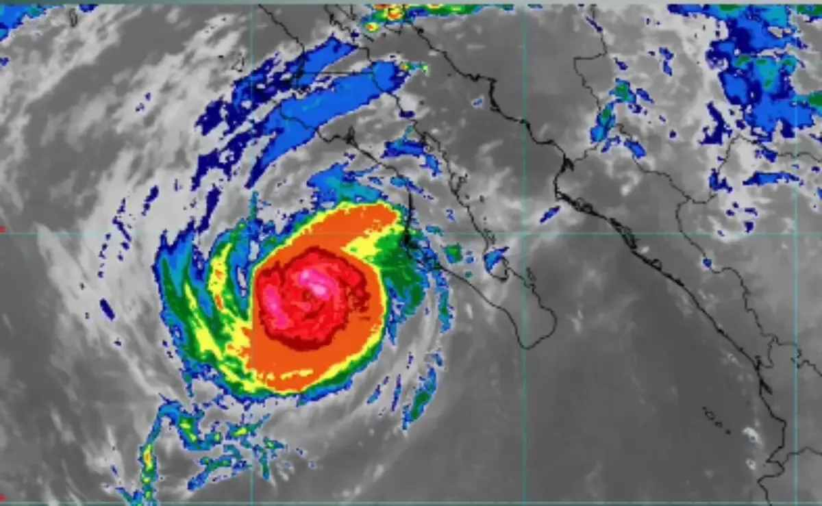 El huracán Polo sigue avanzando hacia Baja California Sur, generando lluvias y riesgos por inundaciones.