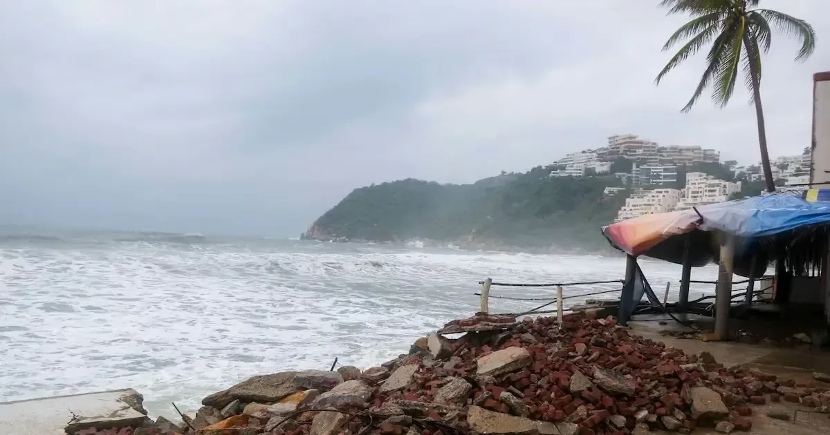 El huracán Polo causará lluvias en varios estados, con fuertes vientos y riesgos de inundaciones.