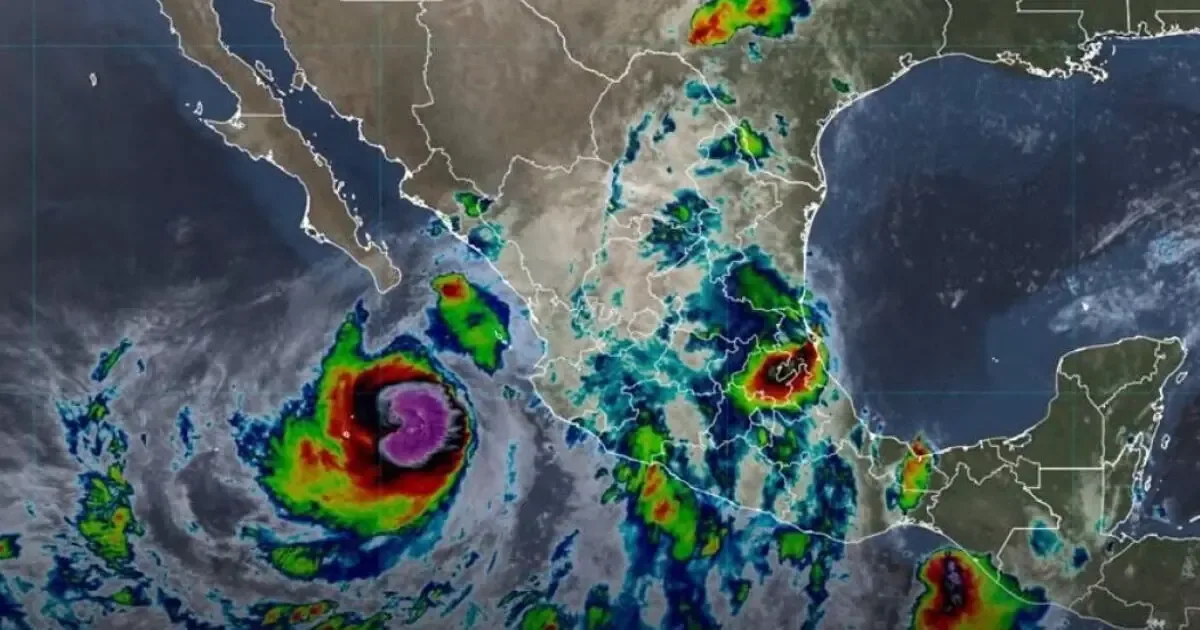 El huracán Rachel, categoría 3, trae fuertes lluvias y actividad eléctrica que afectan a gran parte del país.