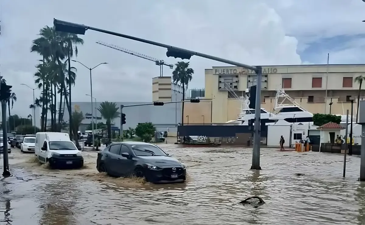 El huracán "Rachel" genera tormentas y operación de emergencia en Los Cabos.