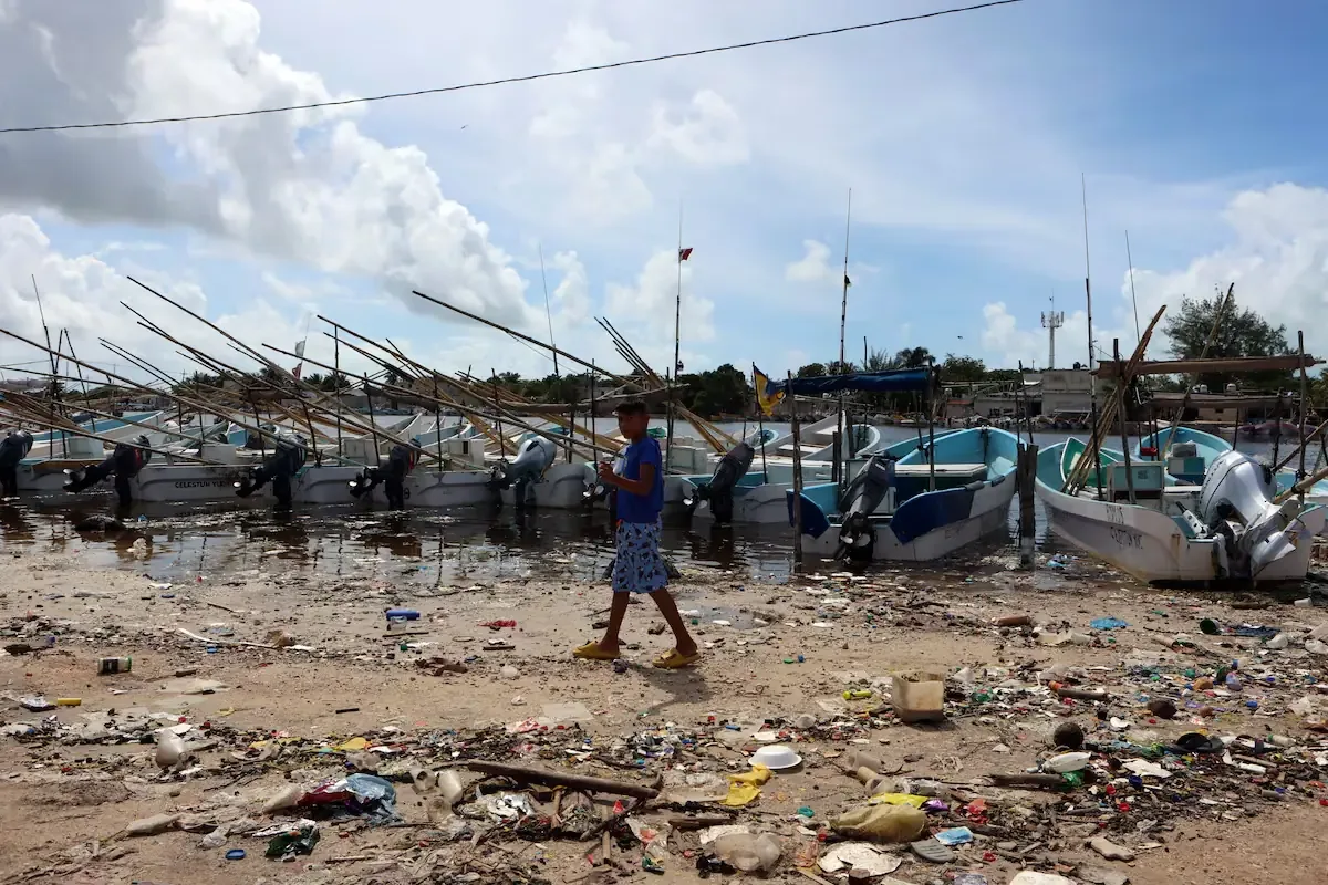 El huracán Simón, que avanza hacia el norte, generará lluvias torrenciales y fuertes vientos en las costas del Pacífico.