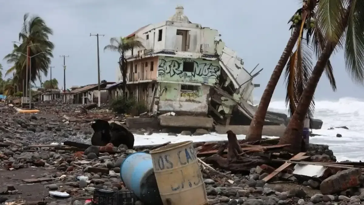 El fenómeno natural ha dejado daños severos en Guerrero y Baja California; se esperan intensas lluvias en Sinaloa.