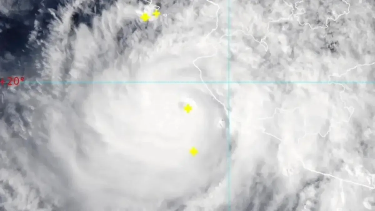 El huracán Simón provocará lluvias fuertes y condiciones climáticas adversas en varios estados mexicanos.