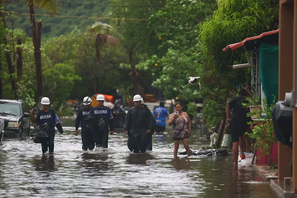 Las lluvias intensas del huracán Simon han impactado 21 municipios en Guerrero.