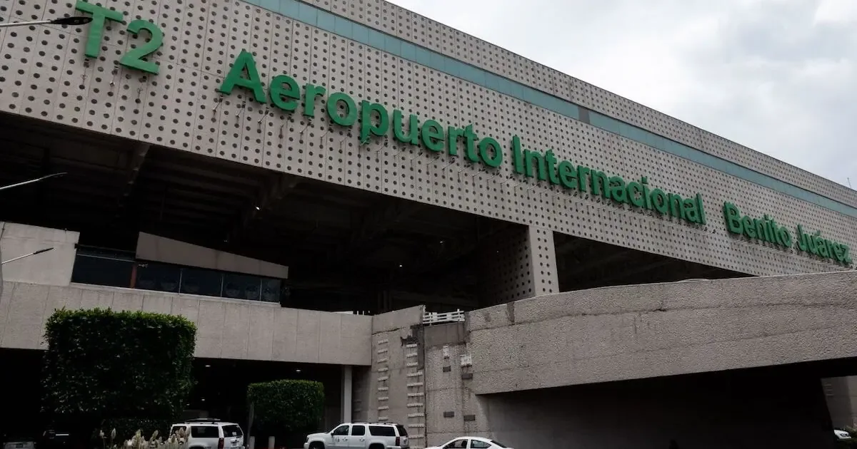 El avance del huracán Simon afecta vuelos en el Aeropuerto Internacional de la Ciudad de México este fin de semana.