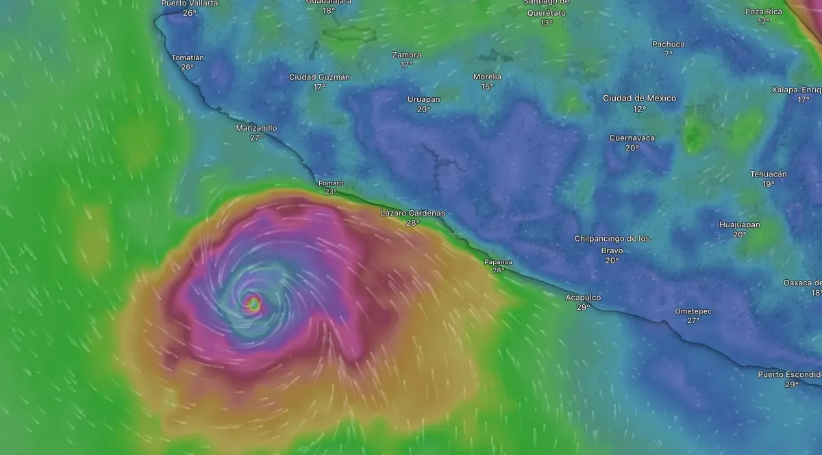 Las lluvias torrenciales y los fuertes vientos generan riesgos de deslaves y condiciones peligrosas en el litoral.