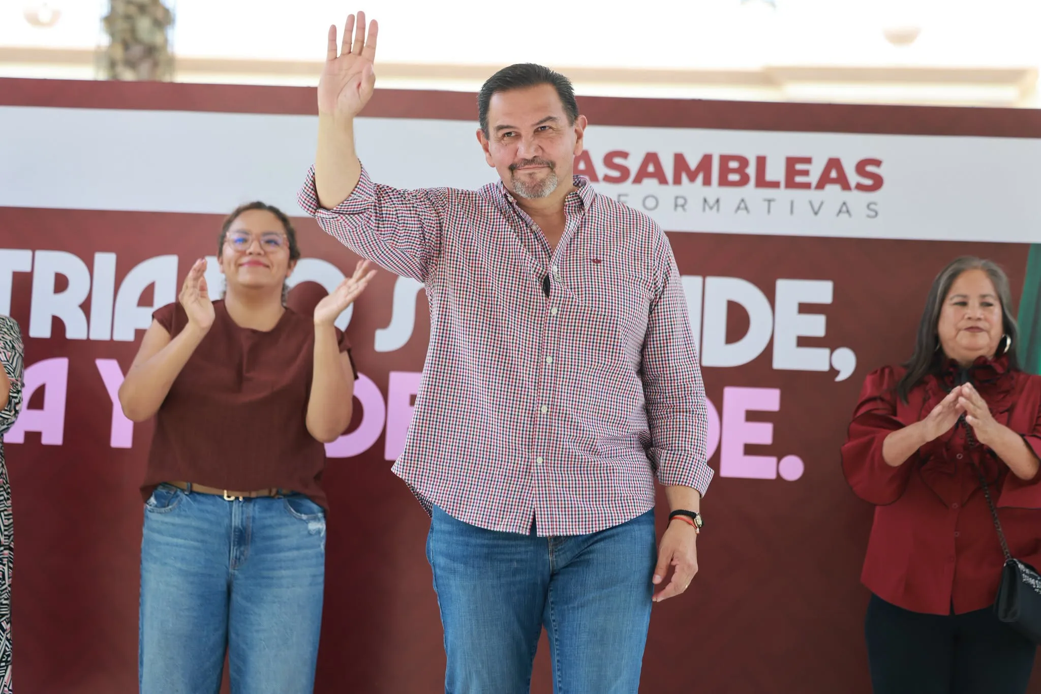Cruz Pérez Cuéllar lidera encuesta de SRC en Chihuahua rumbo a la gubernatura de 2027