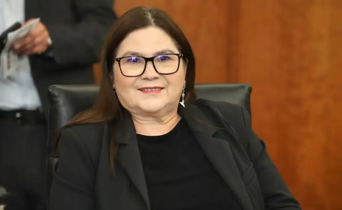 La senadora de Morena busca distanciarse de figuras involucradas en escándalos.
