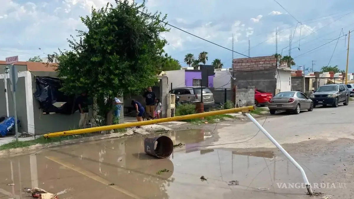 Una fuerte tormenta en Sabinas dejó afectaciones en inmuebles y servicios, reportando daños significativos sin heridos.