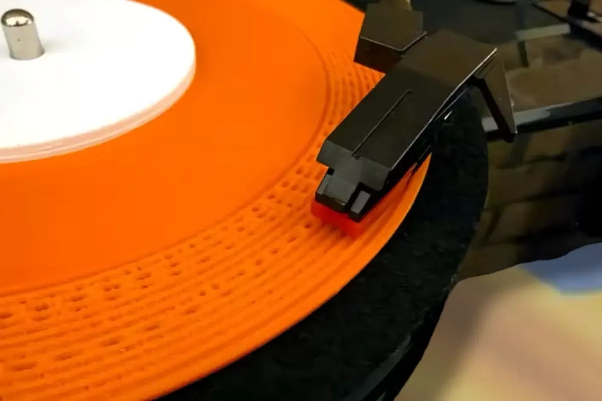 Un experimento sobre las limitaciones de la impresión 3D en la calidad de audio de discos de vinilo.