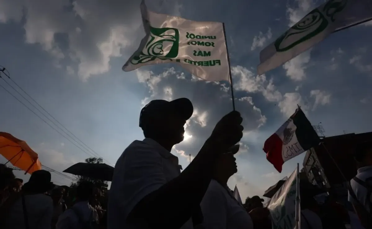 Los trabajadores del IMSS exigen atención directa del gobierno para mejorar las condiciones laborales.