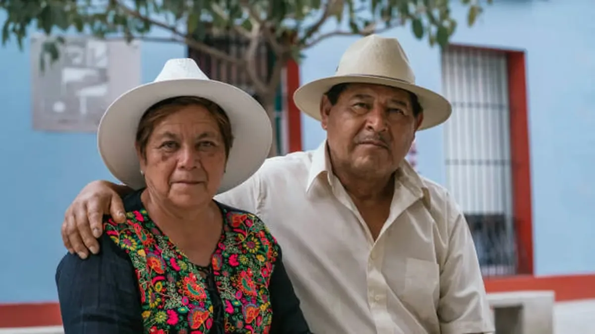 El programa busca mejorar la inclusión laboral de personas mayores en México.