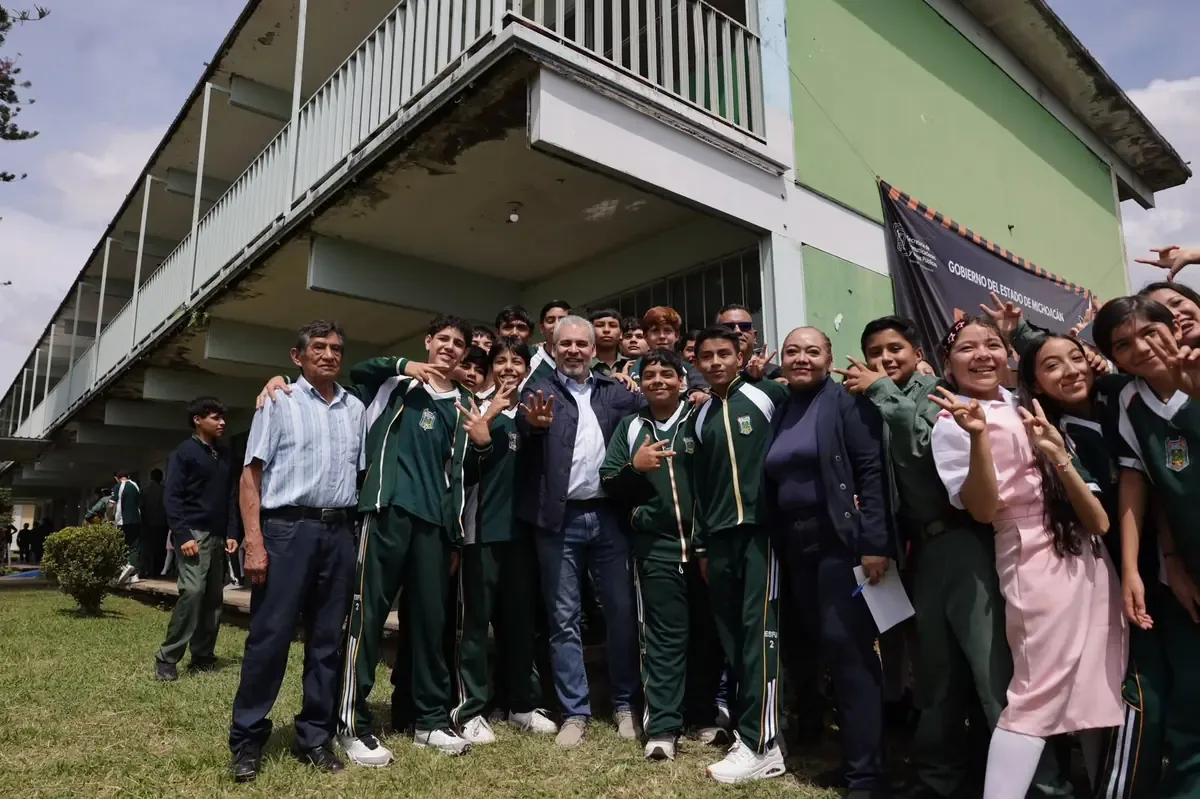Estas nuevas instalaciones beneficiarán a más de 3 mil alumnos en Uruapan.