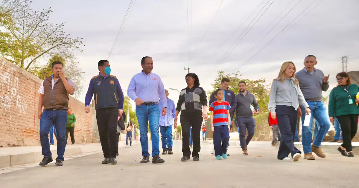 Inauguración de la pavimentación de la calle 12 de Octubre en Hermosillo.