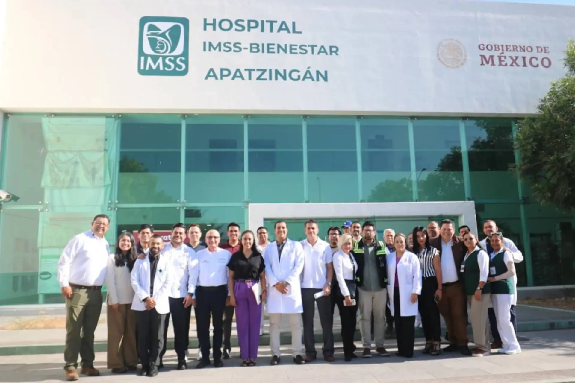 Inauguración de la primera Clínica de Especialidades Toxicológicas en Apatzingán.