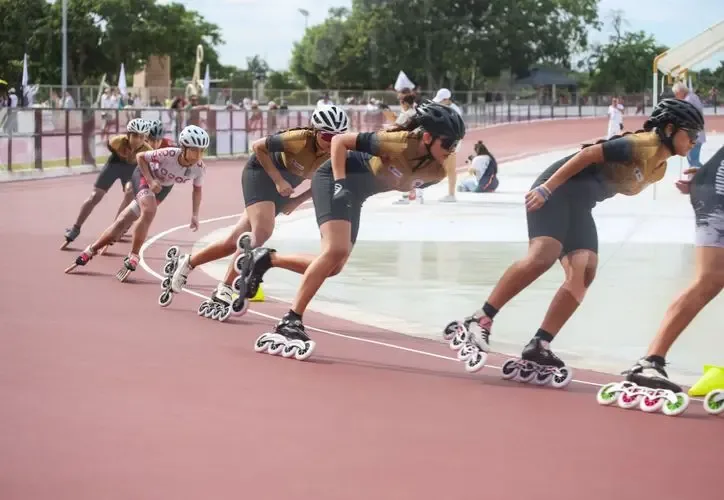 Inauguración del selectivo estatal de patinaje en Playa del Carmen.