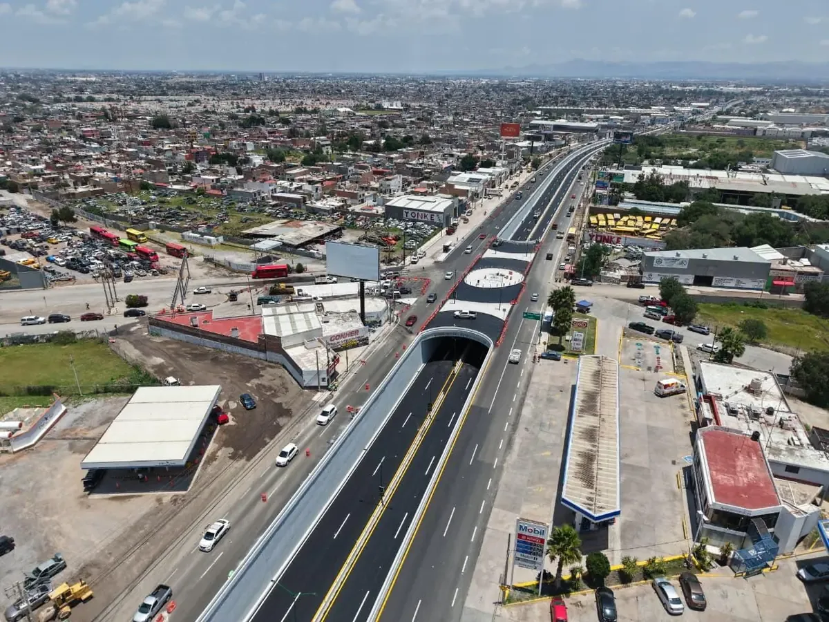 La reciente inauguración del paso a desnivel busca aliviar la congestión en una zona de alta circulación.
