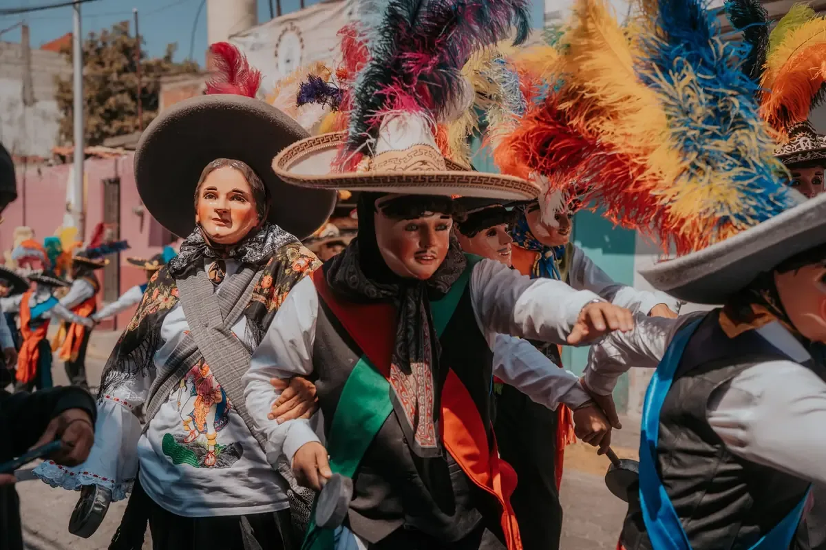 Este programa de Artes Visuales abarca diversas sedes en Guanajuato, promoviendo la cultura y el arte.