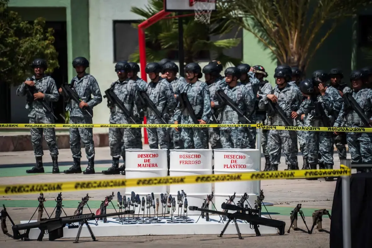 La constante llegada de arsenales desde EE.UU. alimenta la violencia en México, evidenciando el desafío en la seguridad nacional.