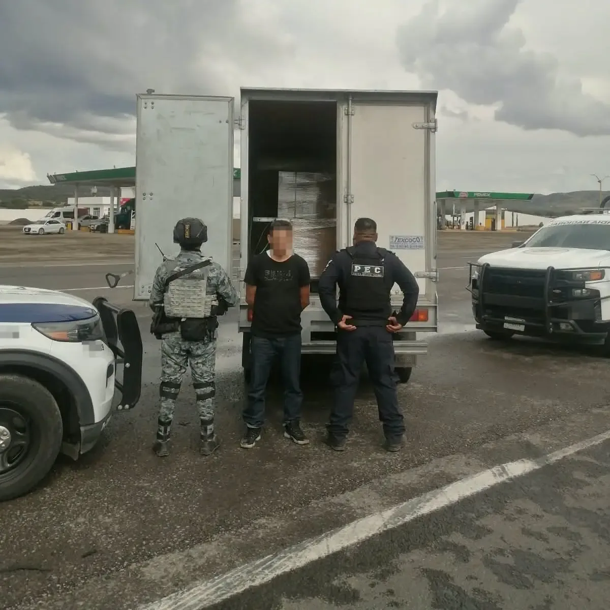 Durante un operativo, dos hombres fueron detenidos por no poder acreditar la procedencia legal del calzado.