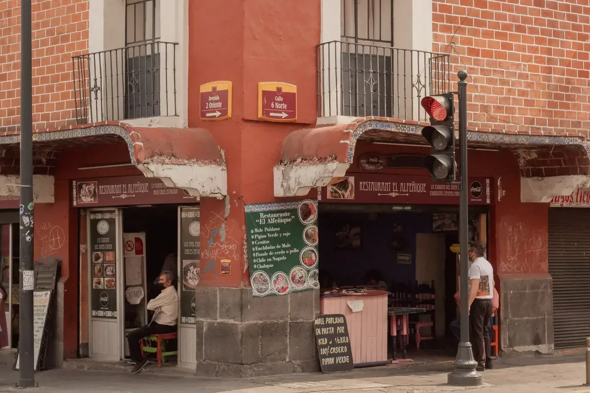 La emergencia afecta la economía de familias que dependen del restaurante.