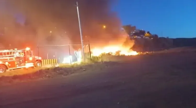Un siniestro en un tiradero clandestino movilizó a cuerpos de rescate y generó preocupación en la comunidad.