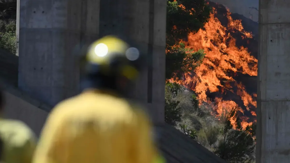 La comunidad británica en Almería clama por mejores evacuaciones tras el trágico incendio.
