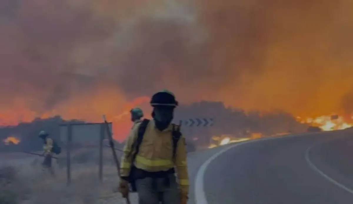 La tragedia del incendio en Andalucía ha dejado un balance mortal y graves evacuaciones en la región.