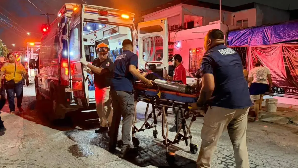 Un incendio en la colonia Noria Norte dejó a tres habitantes afectados por inhalación de humo y causó daños a la vivienda.
