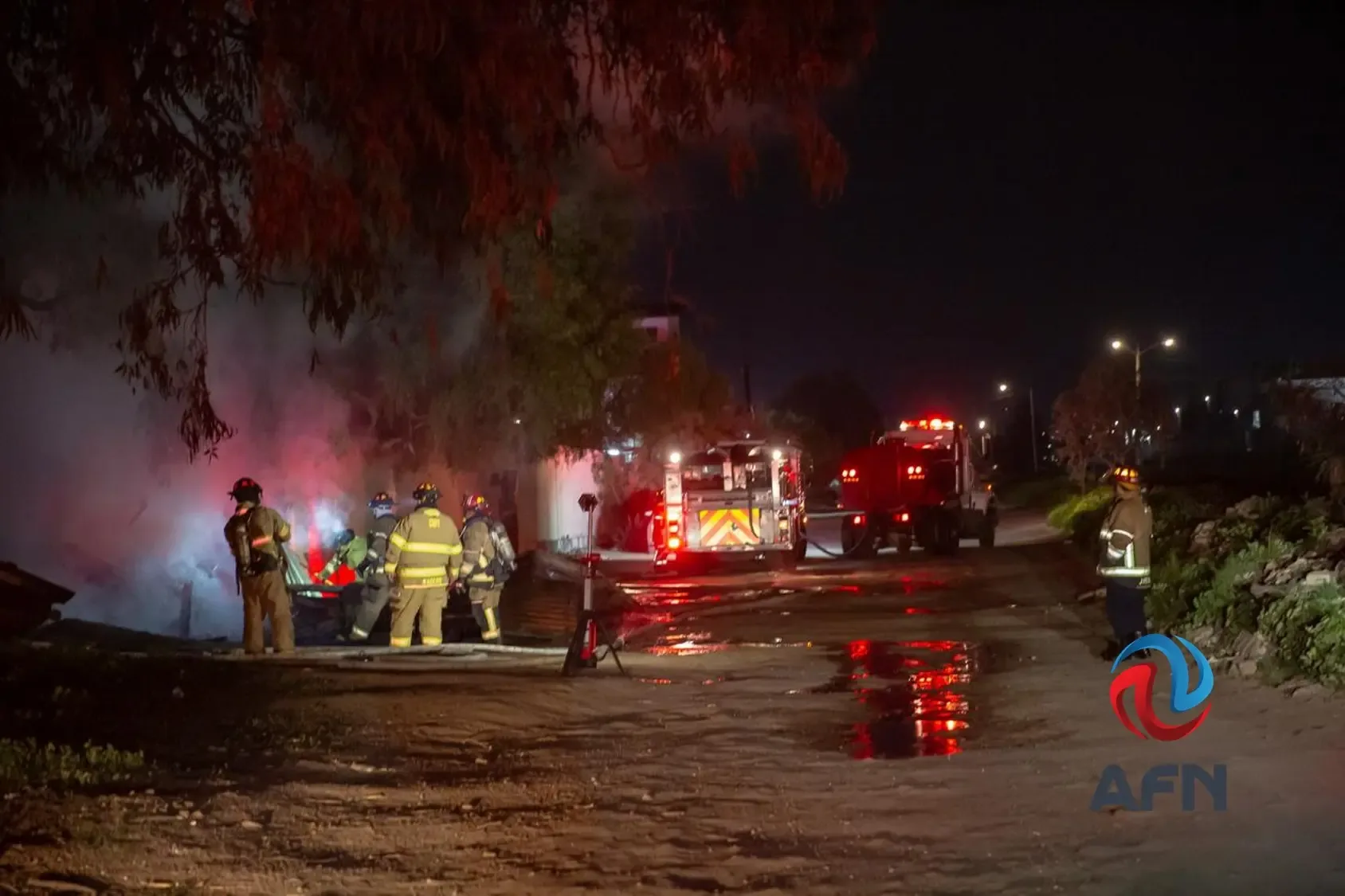 Incendio en Arboledas de la Mesa deja daños en dos casas sin heridos.