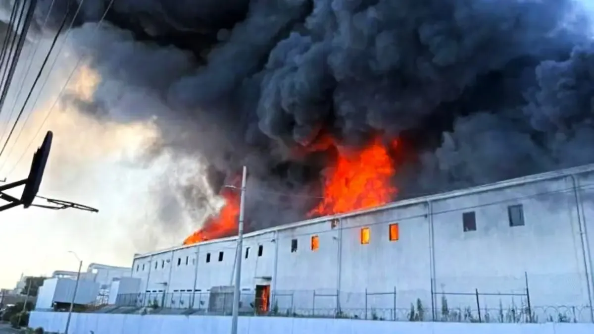Un incendio en Sun Packaging México generó alarma y movilizó a bomberos y autoridades.