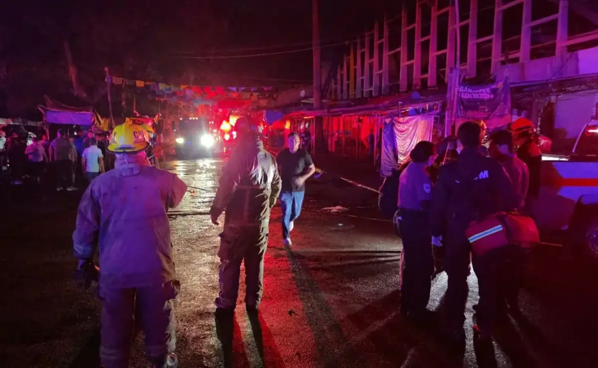 El incendio en Cuernavaca dejó a cuatro personas atendidas y se controló tras varias horas de labores.