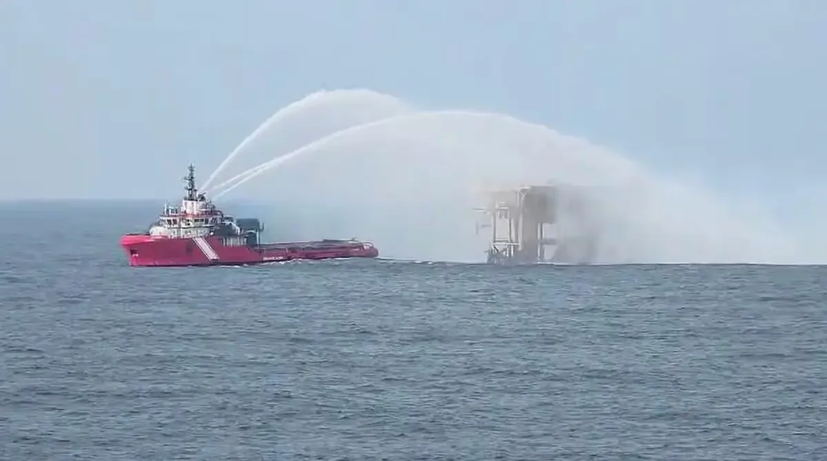 Un incendio en la plataforma Abkatún-H de Pemex activó protocolos de seguridad sin reportar lesiones.