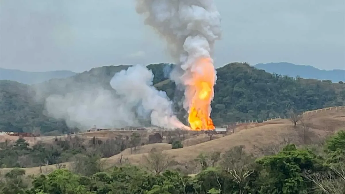 Comunidades rurales en Veracruz enfrentan graves afectaciones por un incendio en el pozo Krem-1, que podría tardar hasta un año en controlarse.
