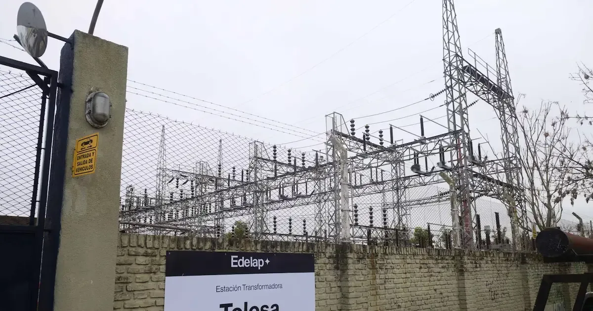 Un incendio en la subestación Tolosa dejó sin luz a más de 60 mil usuarios.