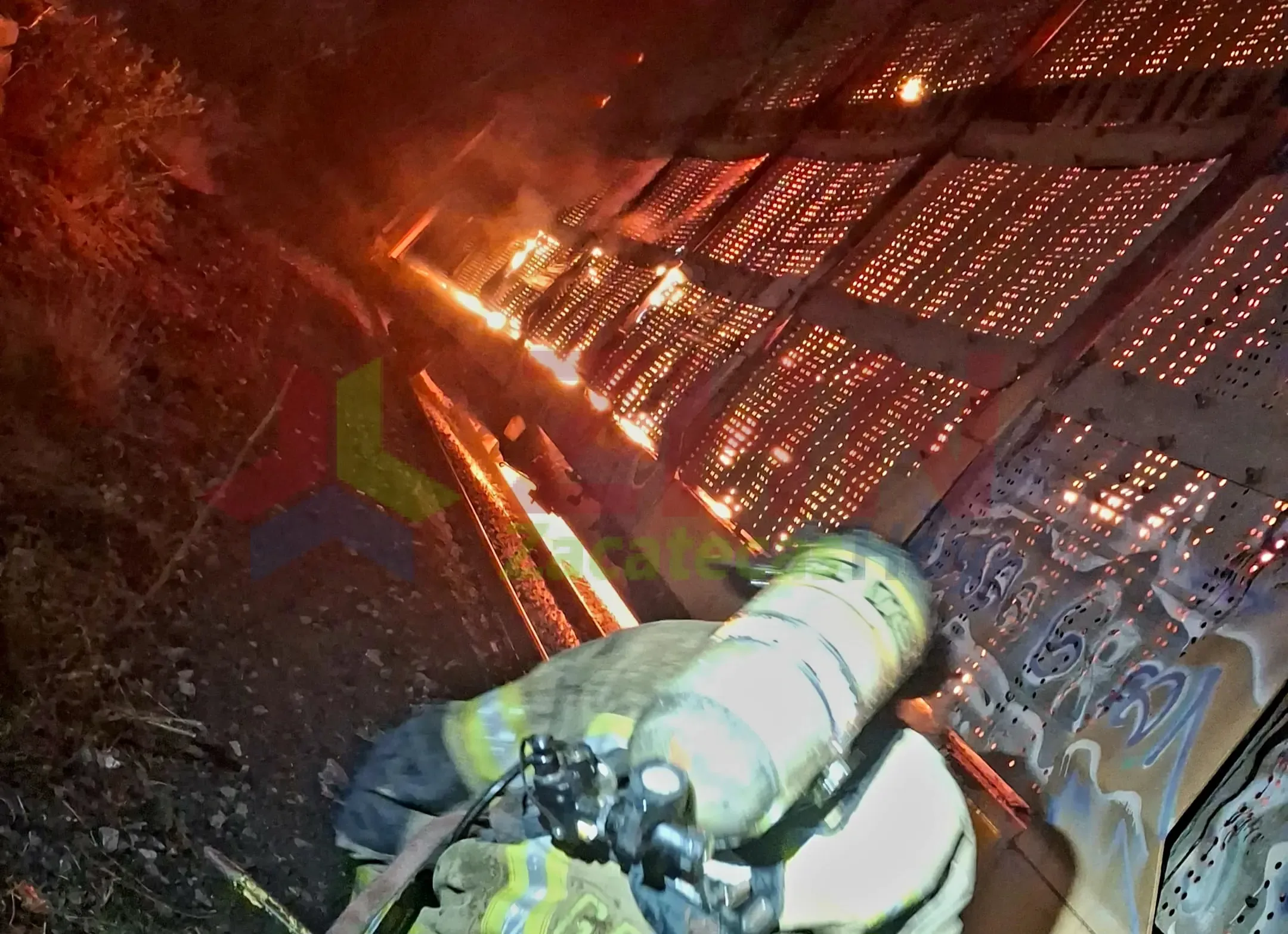 Incendio en vagones de tren en Guadalupe genera movilización de atención.