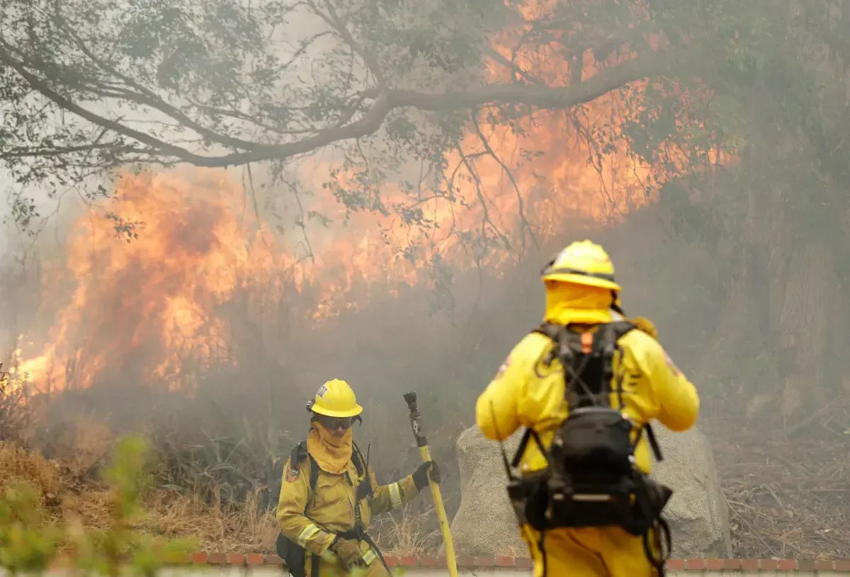 La situación del incendio requiere orden de evacuación y previene mala calidad del aire en la región.