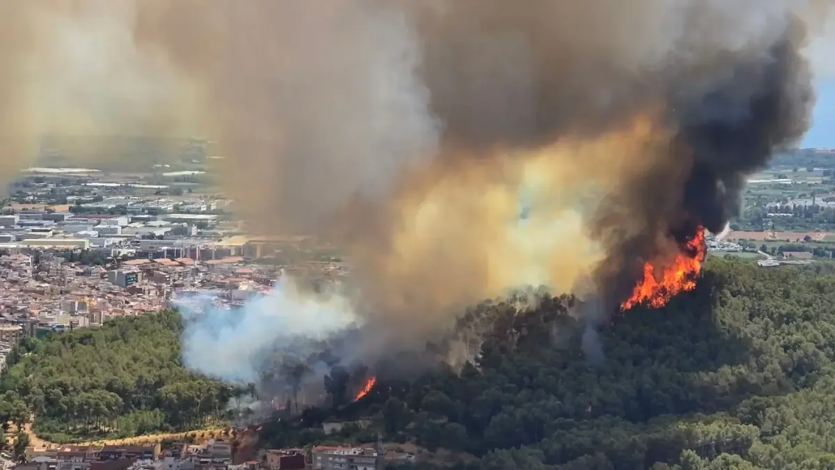 Una ola de calor intensifica incendios en España, afectando gravemente la seguridad en varias regiones.