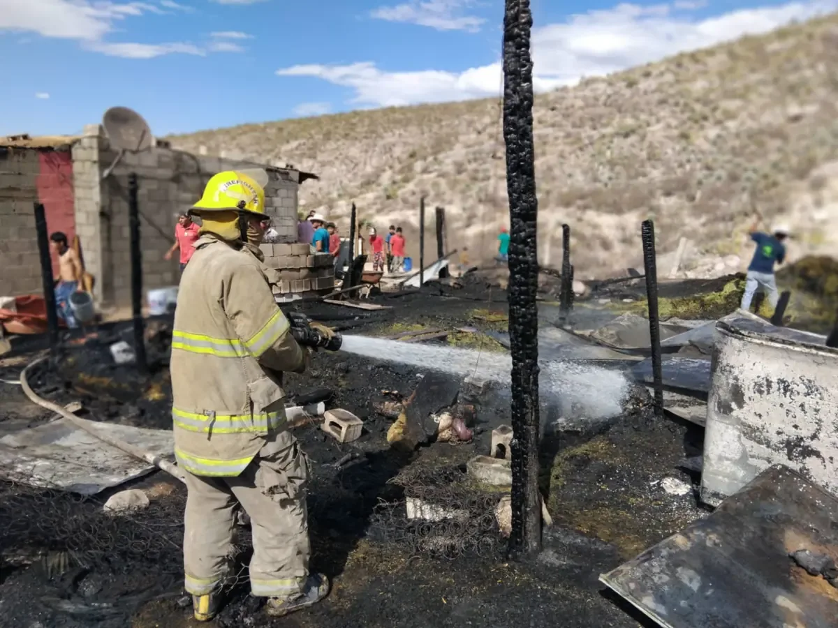 Diversos incendios en el país obligan a evacuaciones y movilizan cuerpos de emergencia.