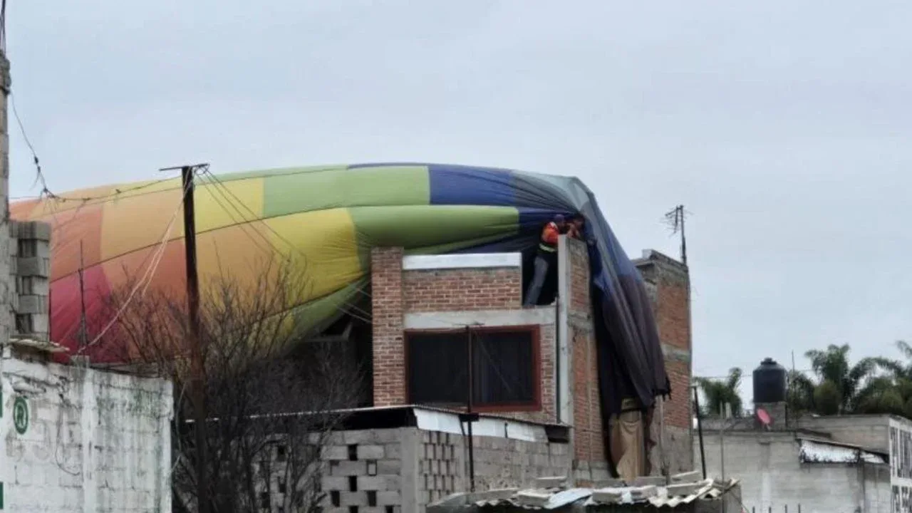 Incidente de un globo aerostático en Teotihuacán causa daños materiales.