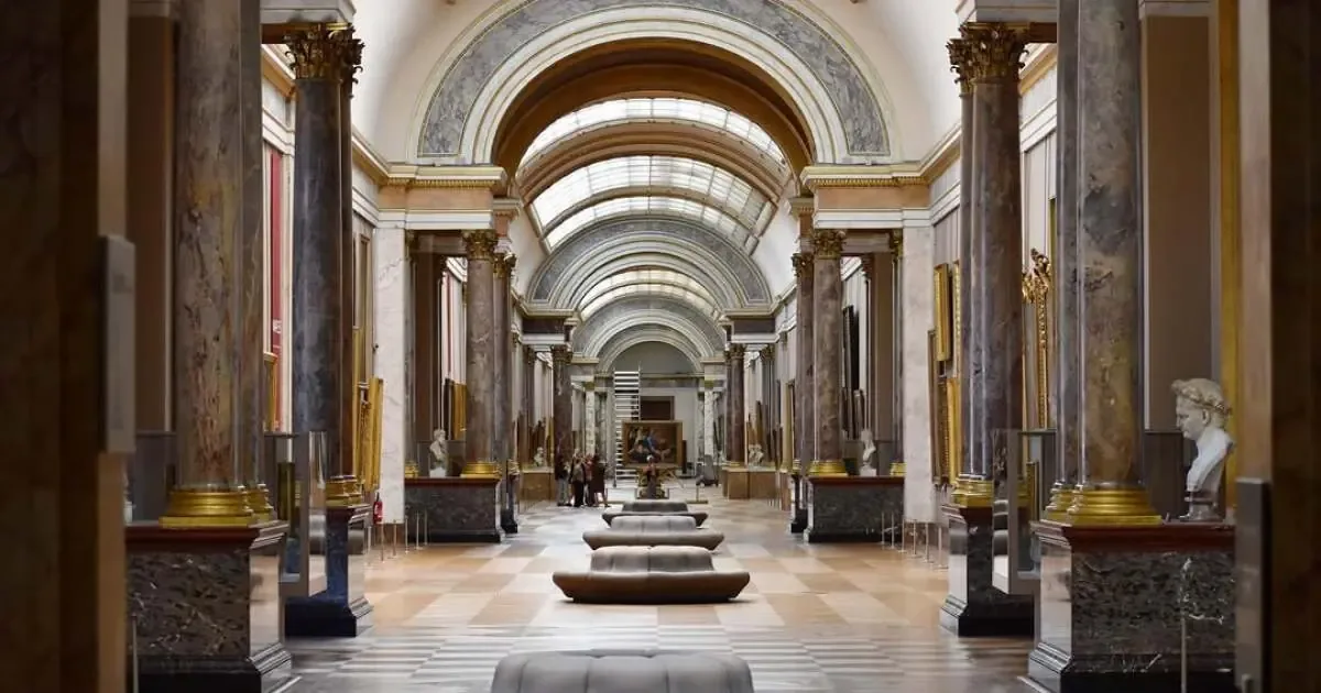 Incidente no afectó a la Mona Lisa, pero reaviva preocupaciones sobre la infraestructura del museo.