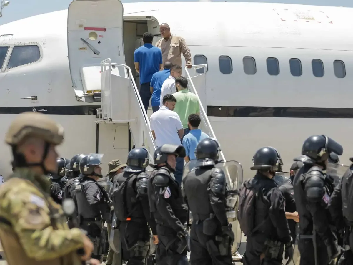 Incrementan las operaciones aéreas hacia El Salvador, pero retorno de deportados es moderado.