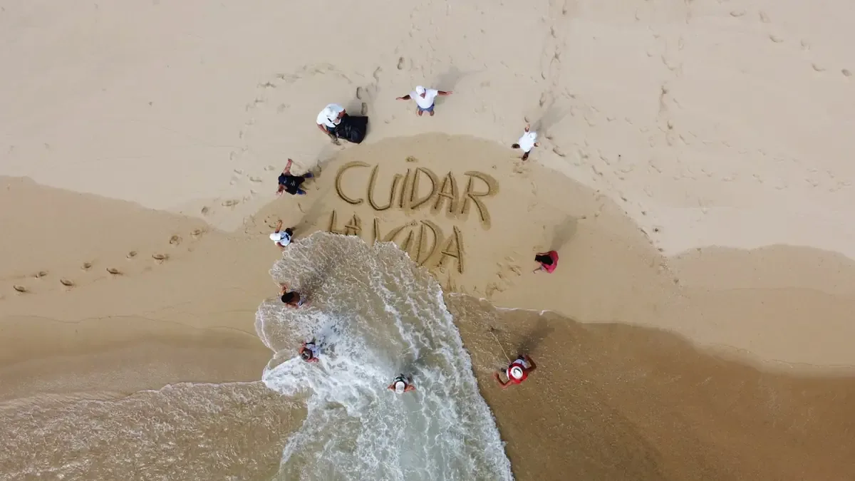 Yucatán atiende a migrantes deportados con apoyos económicos para reintegrarse a su comunidad.
