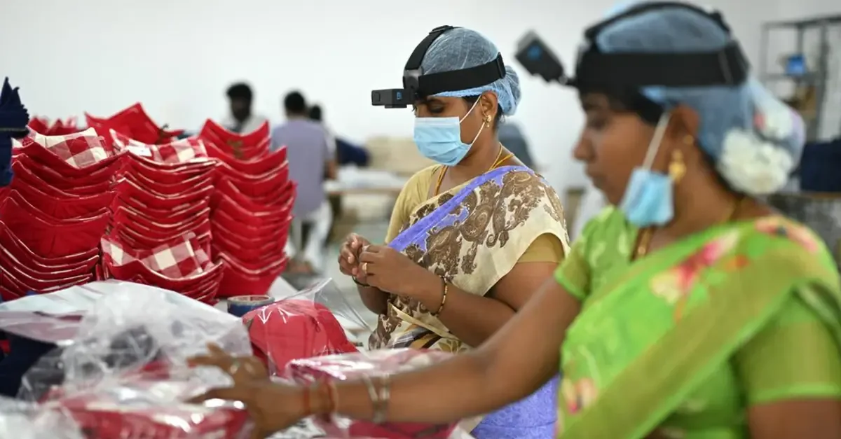 Trabajadores indios graban sus actividades cotidianas para ayudar a mejorar la inteligencia artificial.