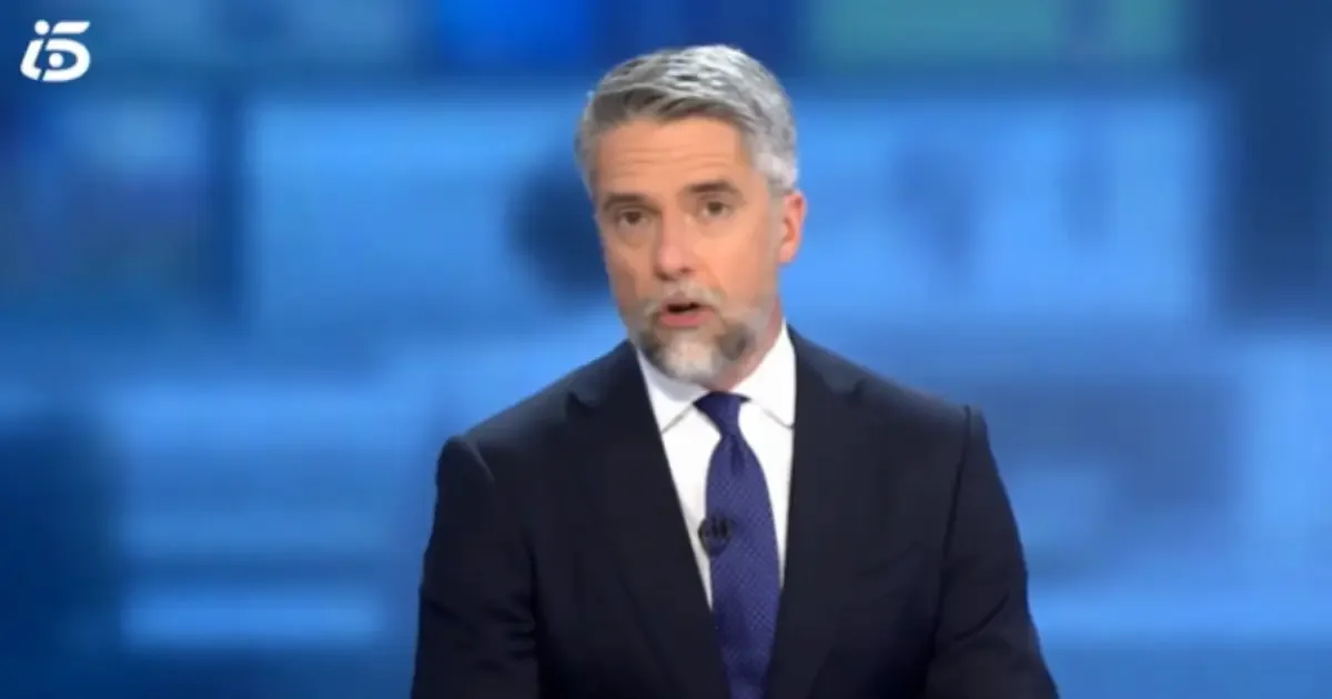 Carlos Franganillo cuestiona la falta de conocimiento de Pedro Sánchez sobre los escándalos en su entorno.