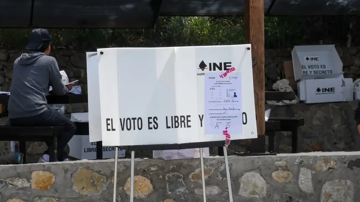 El INE implementa estrategias para elevar la participación juvenil en los procesos electorales.