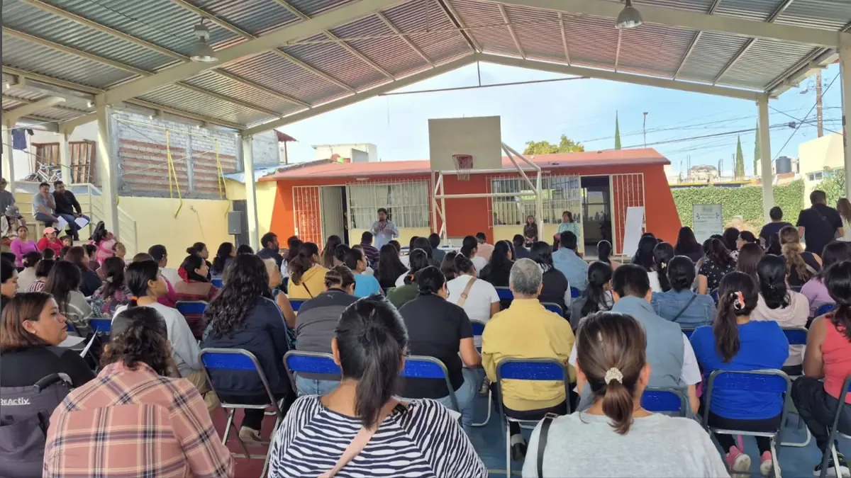 La atención psicoanalítica en escuelas busca mejorar el bienestar emocional de familias en Dolores.