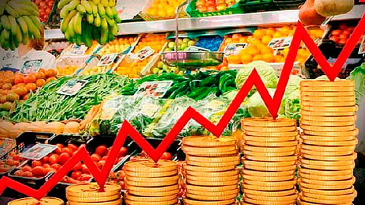 La presidenta Claudia Sheinbaum celebra la disminución en precios de alimentos básicos, como el jitomate.