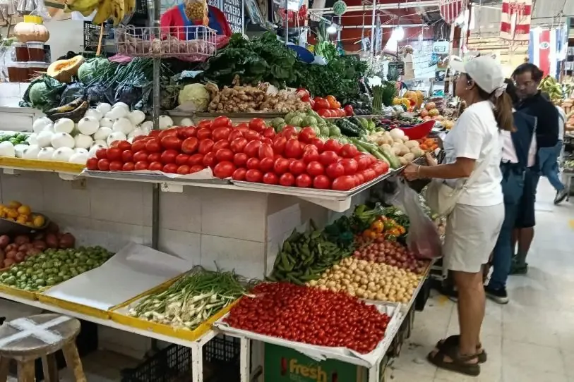 Aumento en el costo del jitomate y chiles impacta la inflación mensual.